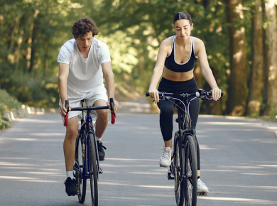 Đạp xe đúng cách để có vòng eo thon gọn và làn da hồng hào